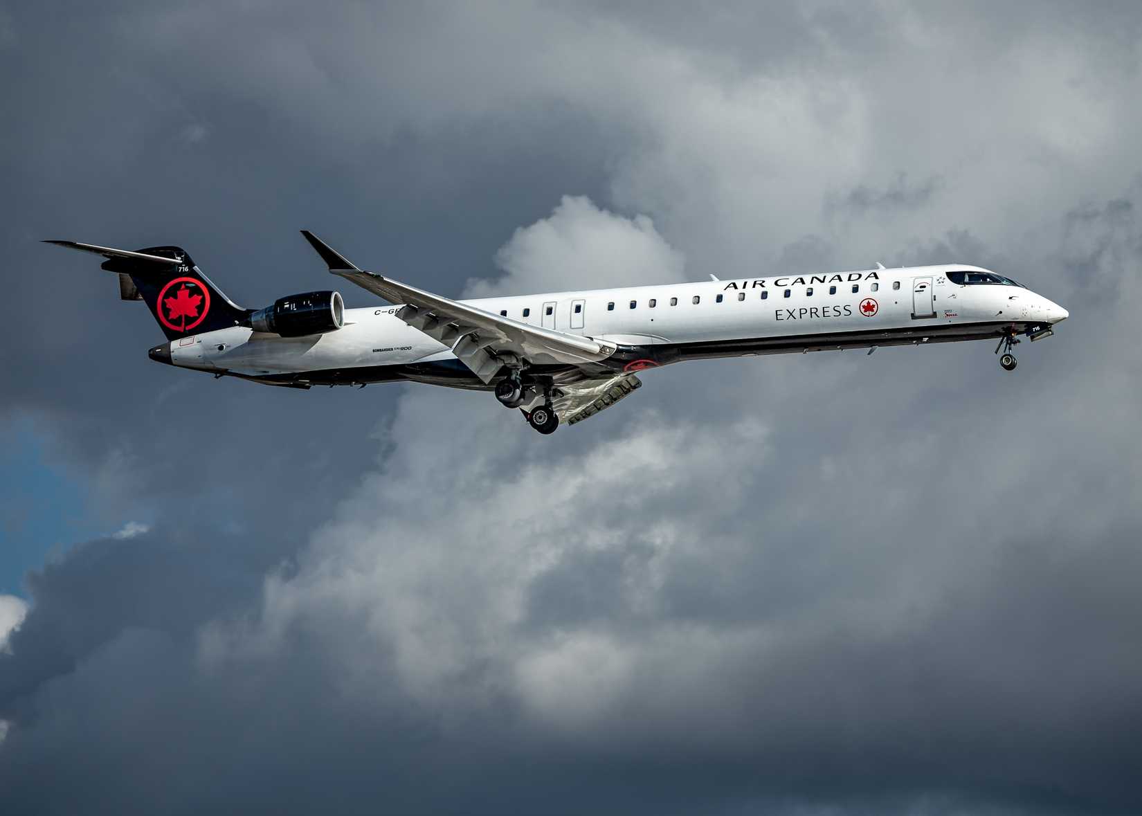 Air Canada Express - Jazz - on approach CYYZ Toronto Pearson.