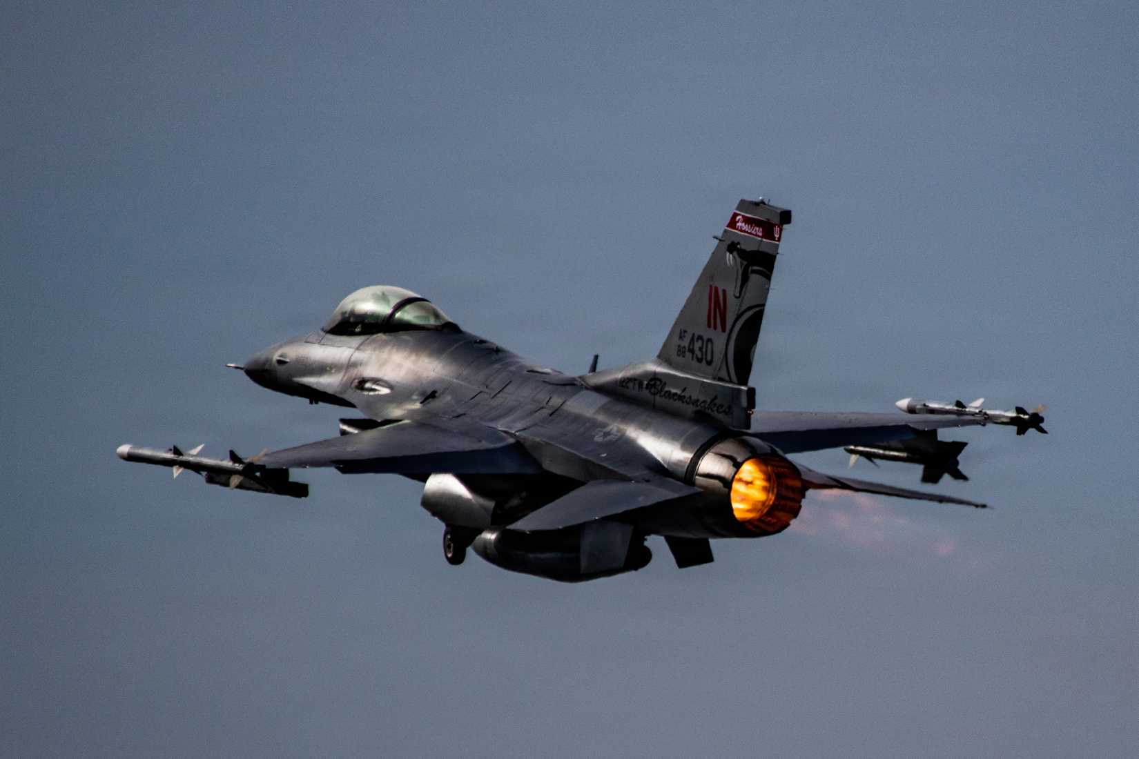 Air Force F-16 Fighting Falcon aircraft assigned to the 122nd Fighter Wing takes flight at the 122nd Fighter Wing in Fort Wayne, Indiana, Jan. 13, 2026.