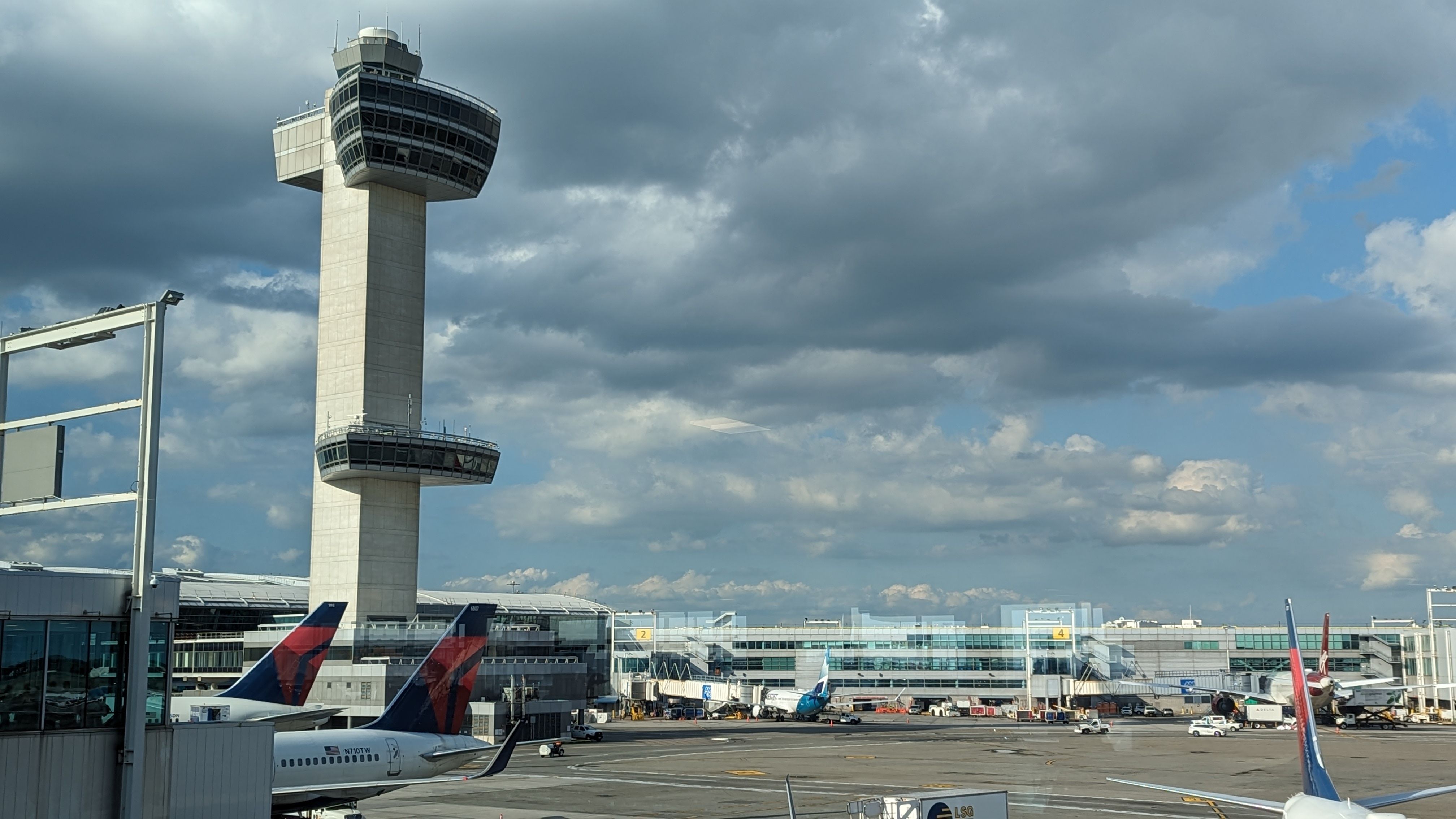 FAA Opens ATC Hiring Window, Receives 6,000 Applications In 7 Hours