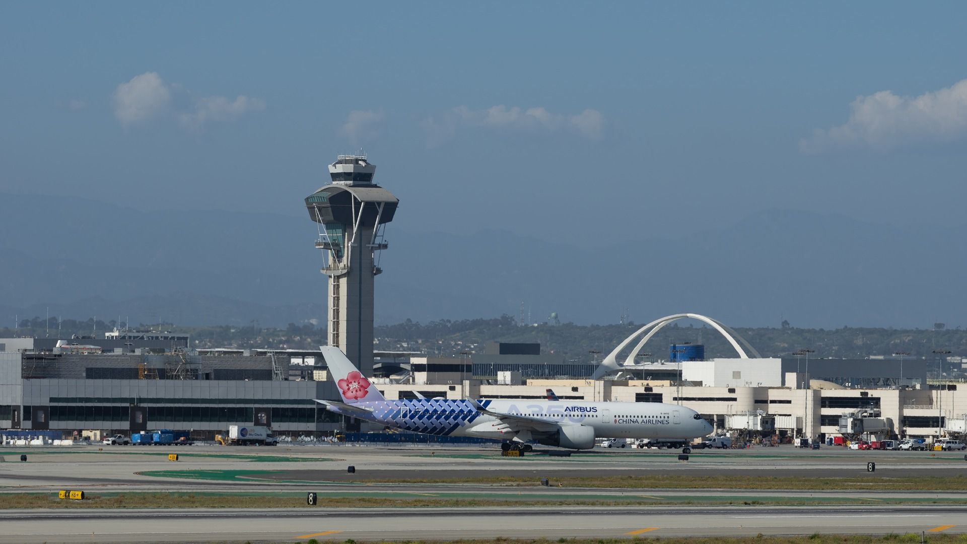 Air traffic control tower at Los Angeles International Airport LAX (1)