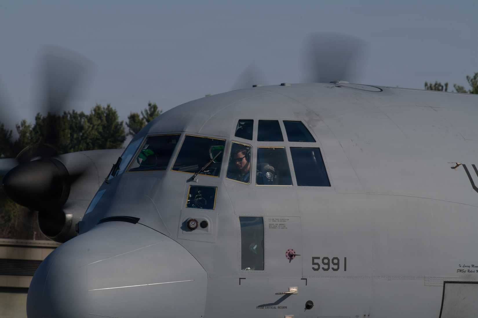 Aircrew members from the 757th Airlift Squadron prep a C-130J-30 Super Hercules aircraft for takeoff at Youngstown Air Reserve Station, Ohio, March 26, 2026.