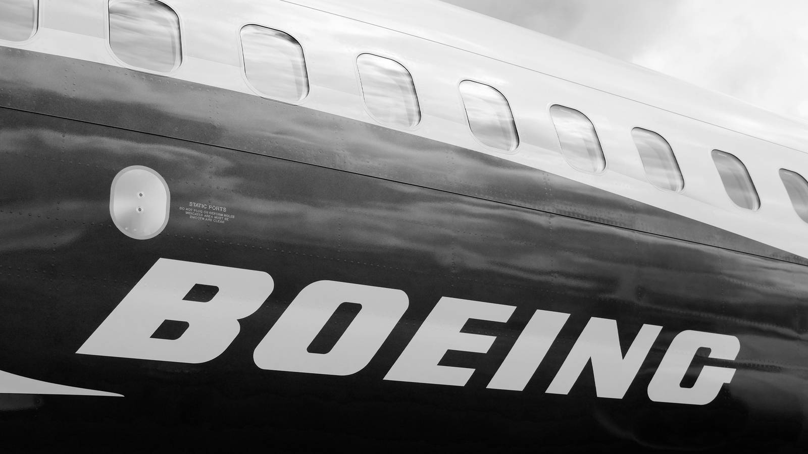 Airplane Windows Used To Be Massive: The 1950s Disaster That Shrunk Them & Boeing's Push To Bring Them Back