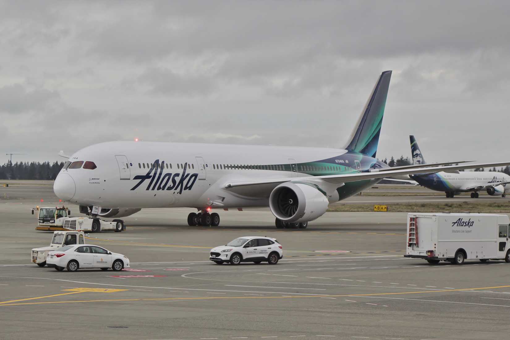 Alaska 787 Taxiing