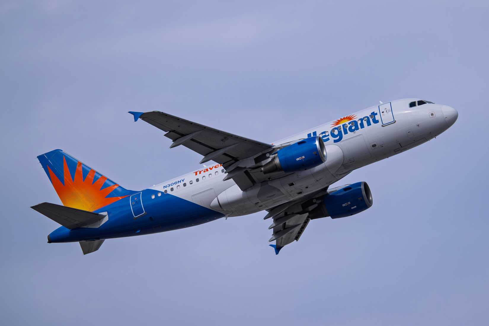 Allegiant Airlines Airbus A320 N306NV departure from runway 7L at Phoenix Sky Harbor Intl.