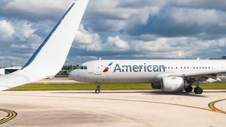 American Airlines A321neo taxiing