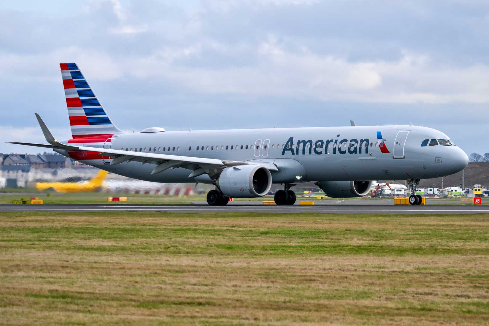 American Airlines Airbus A321 departs For New York JFK Airport.