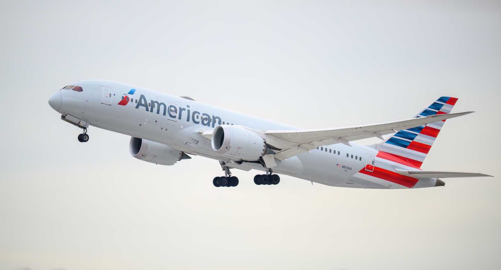 American Airlines Boeing 787-8 Dreamliner taking off from Harry Reid International Airport.