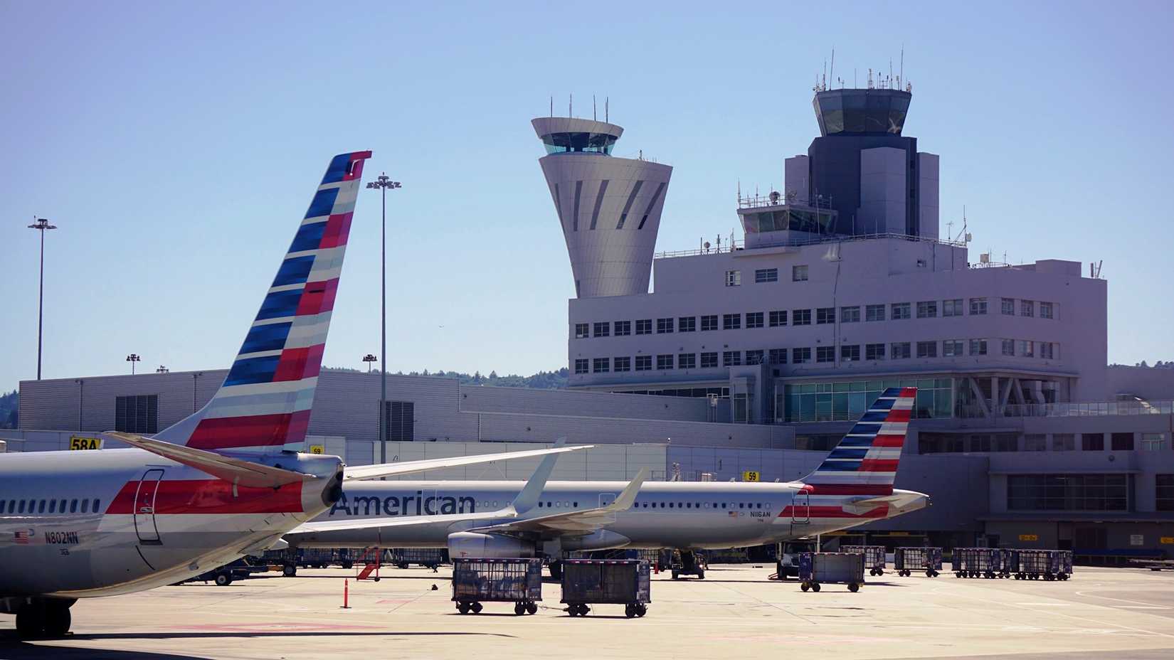 American Airlines planes on tarmac at SFO