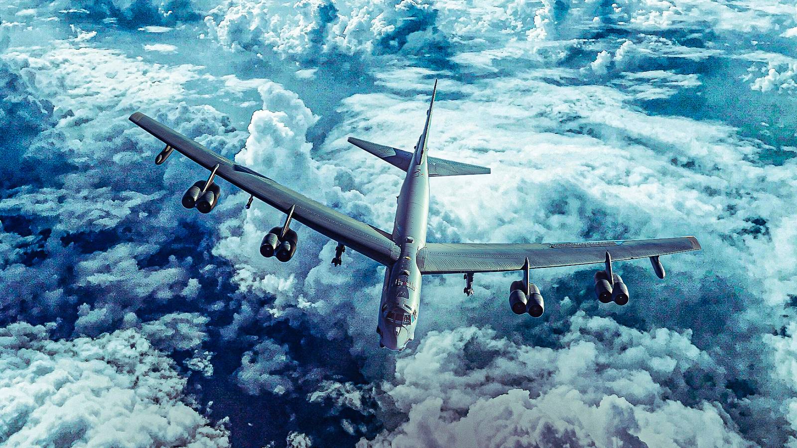 Força Aérea dos EUA: Por Que B-52 Fez Curva Radical Reabastecendo em Voo?