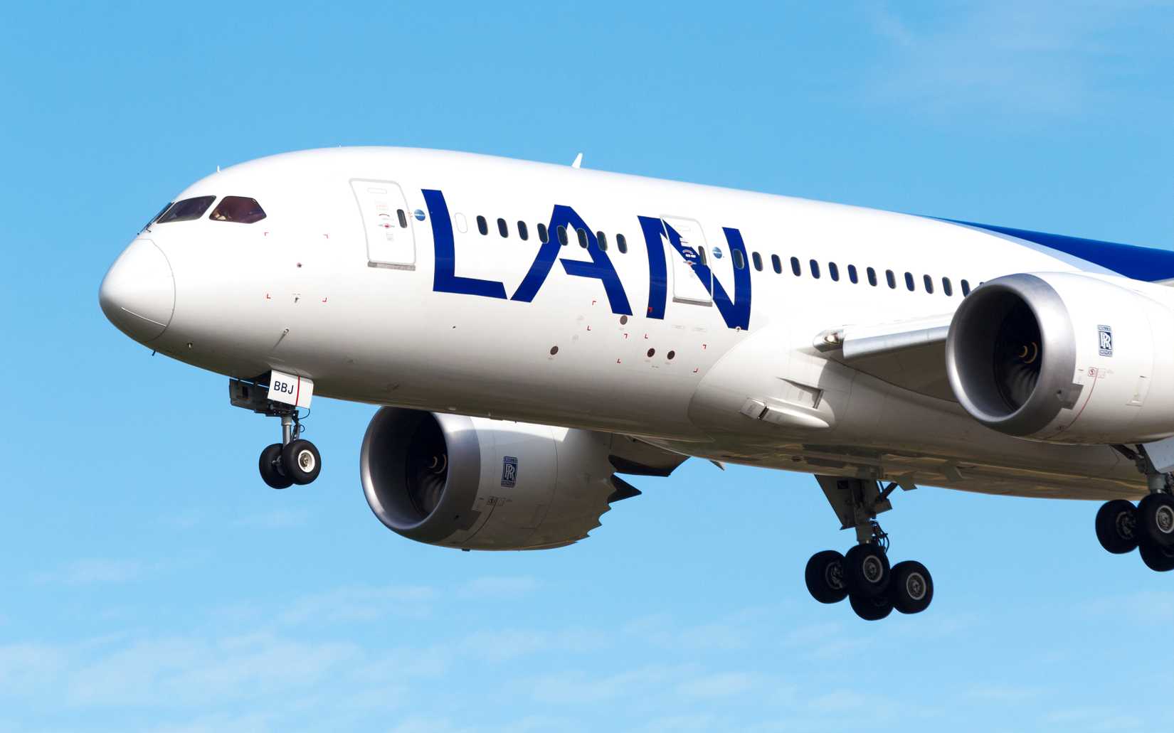 Boeing 787-8 Dreamliner of LATAM Airlines at Santiago Airport.