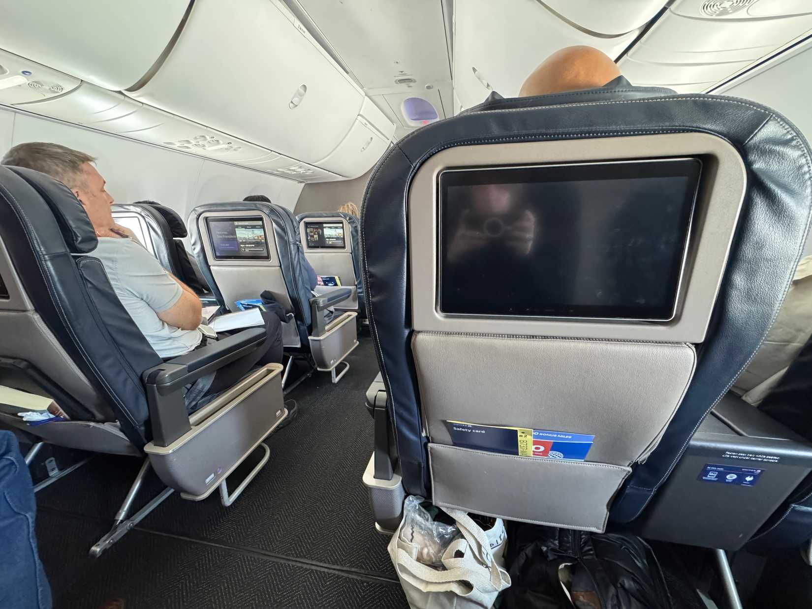 United Airlines Boeing 737-800 first class