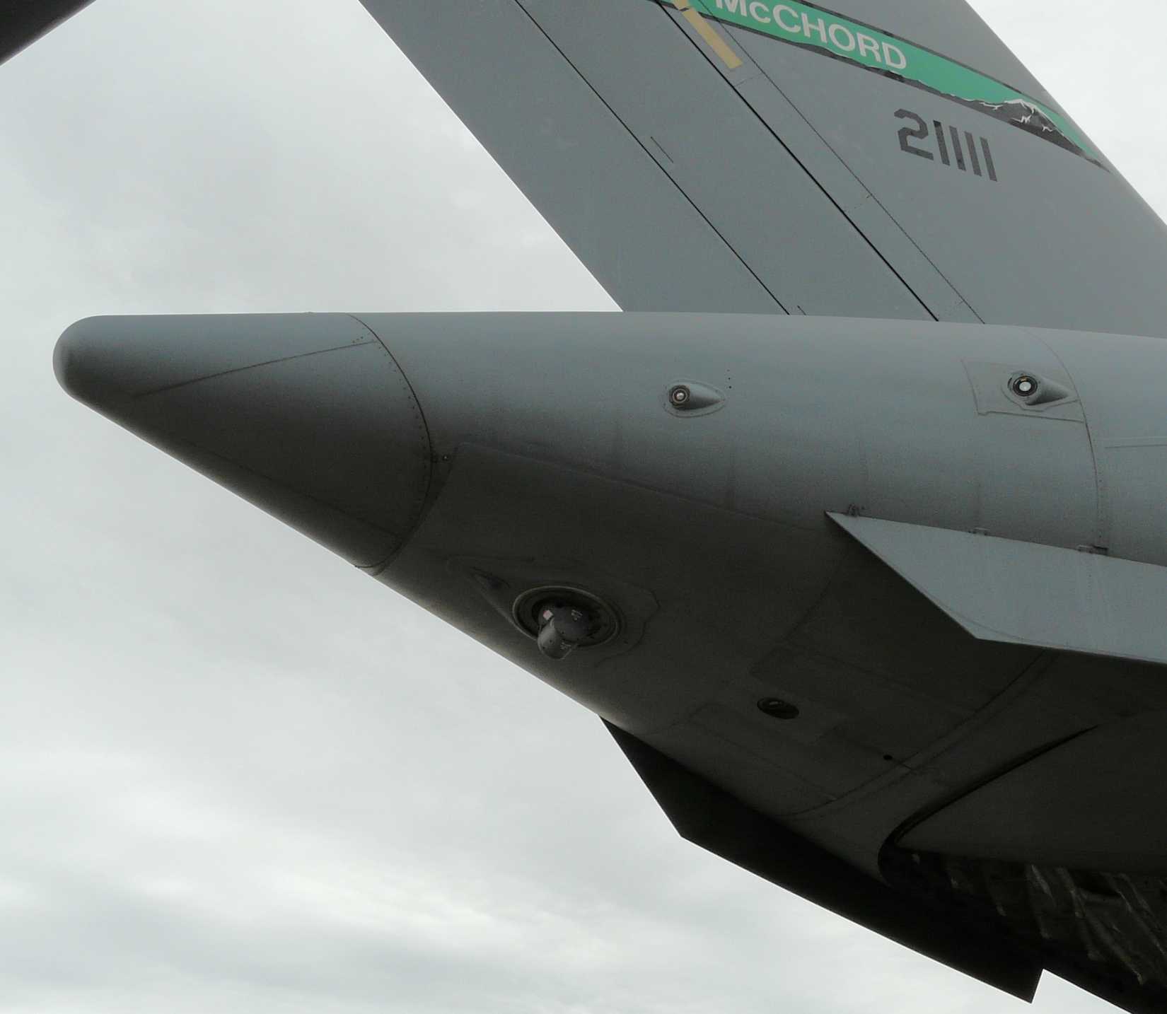 C-17_missile_countermeasures_system_detail