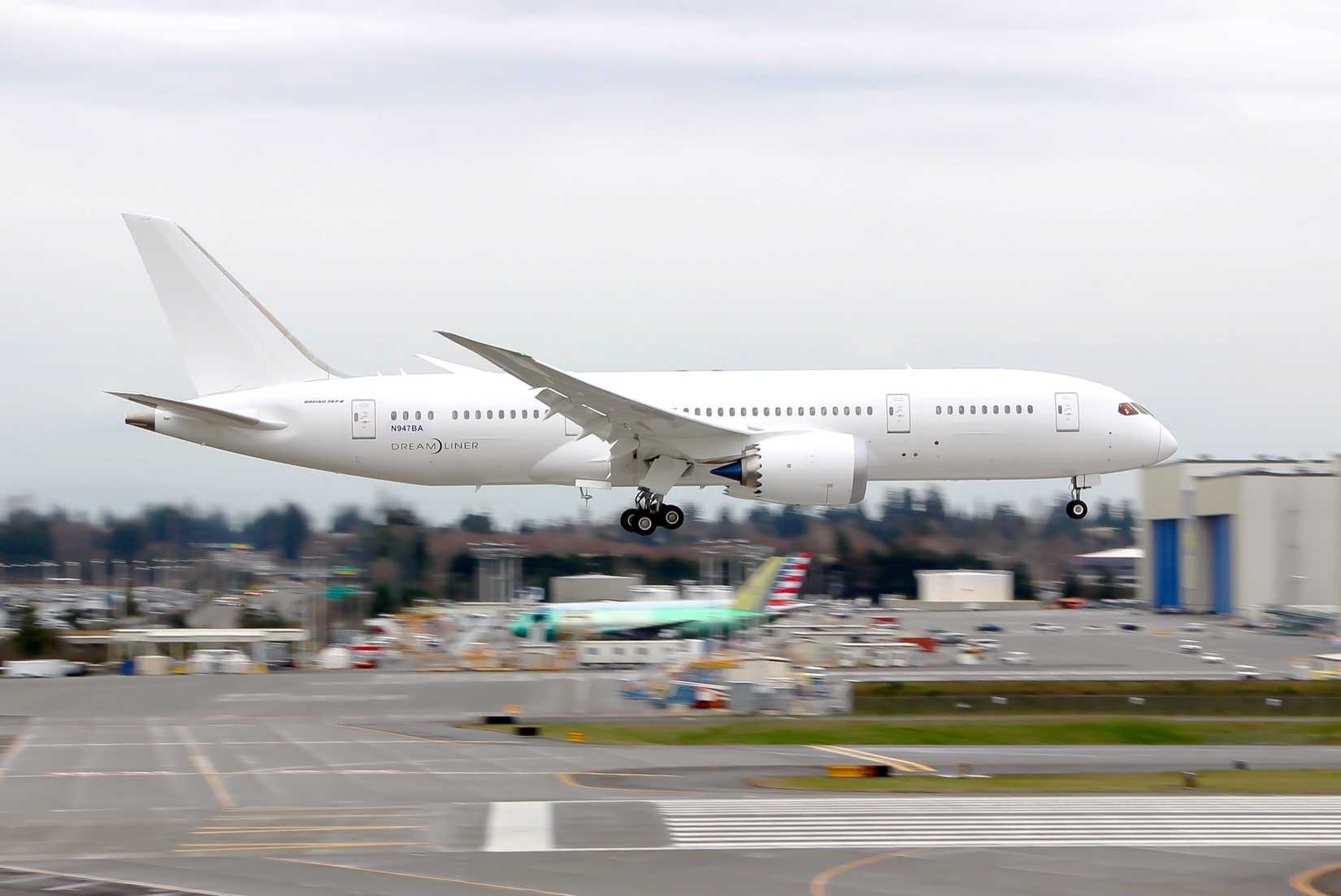 Boeing 787-8 N947BA