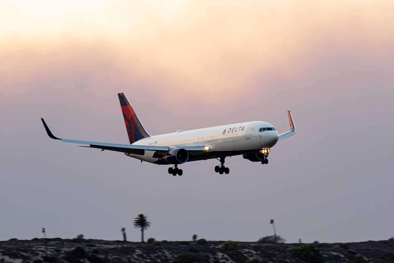 Delta Air Lines Boeing 767-300 landing at LAX