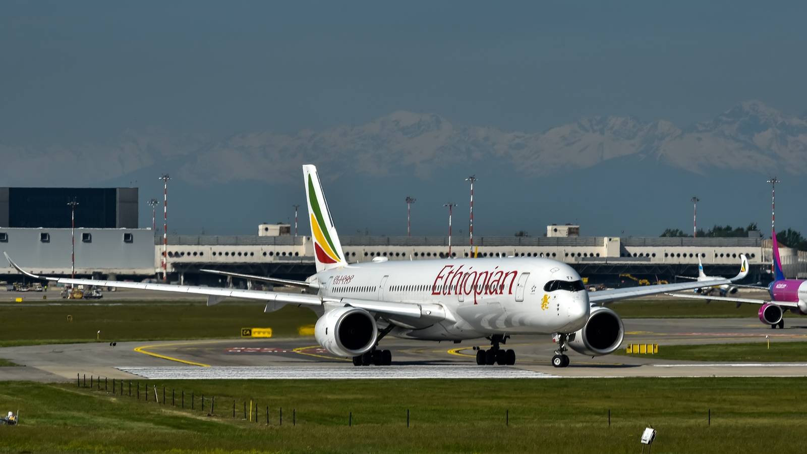 Africa's Largest Boeing 787 Operator Firms Up 6 More Dreamliners
