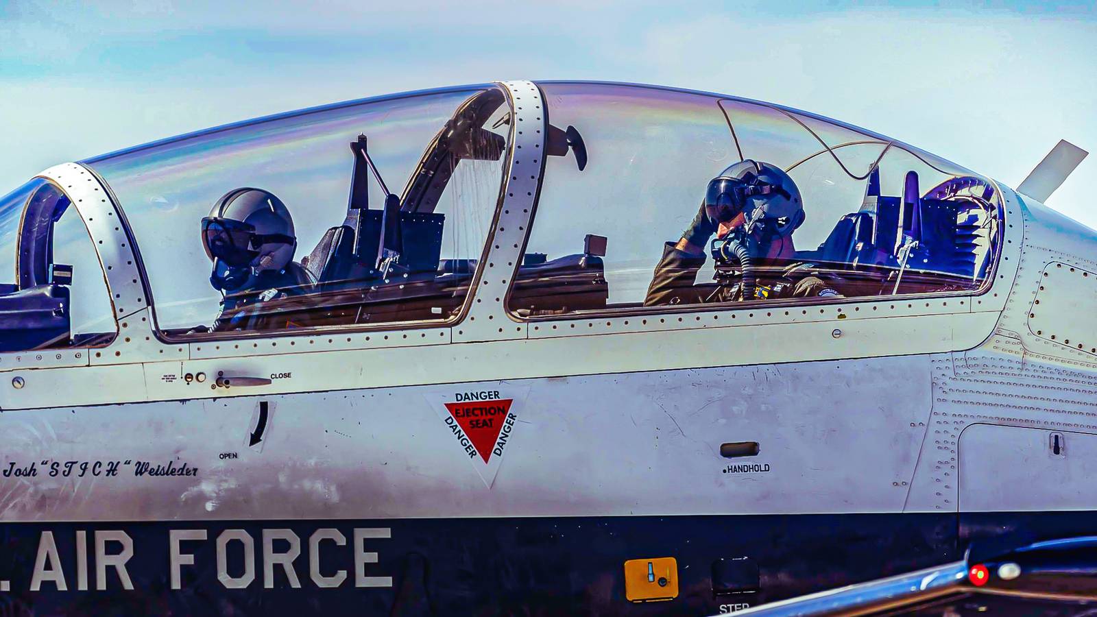 Why This Air Force Had No Rule Against Fighter Pilots Taking Selfies