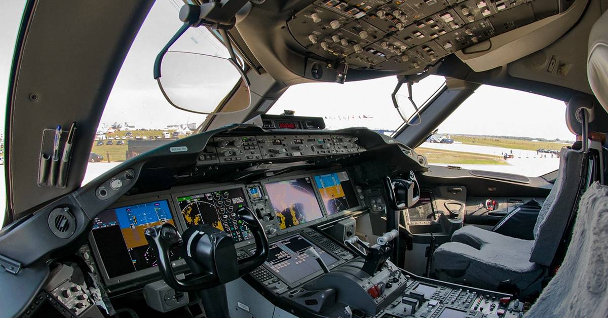 Boeing 787 Cockpit Layout Risultati Immagini Per B777 Cockpit Poster
