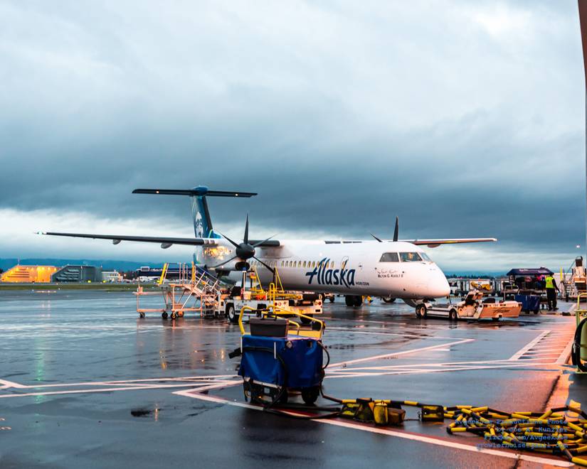 Horizon Air Q400 on apron