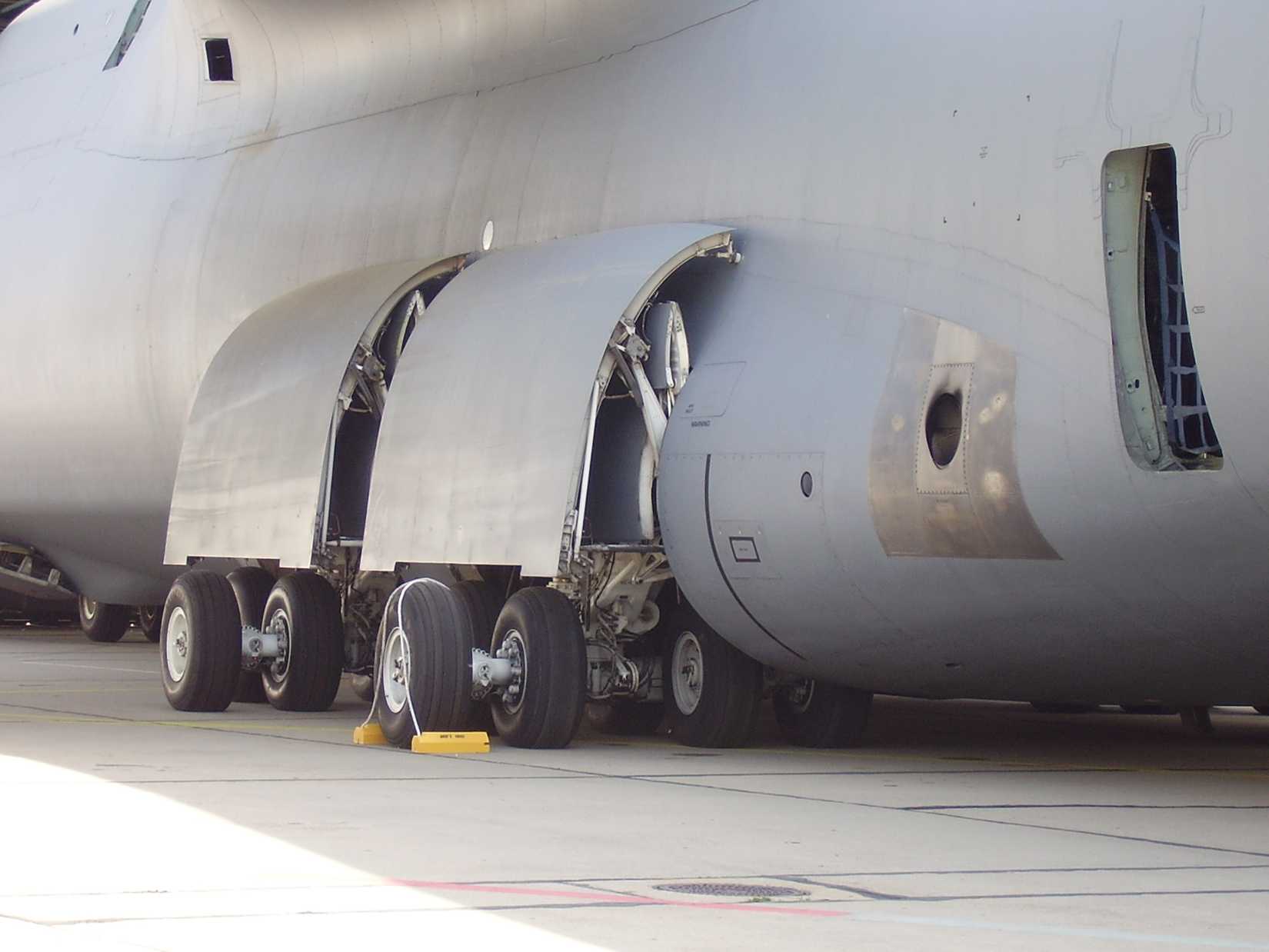 C-5 Galaxy Landing gear