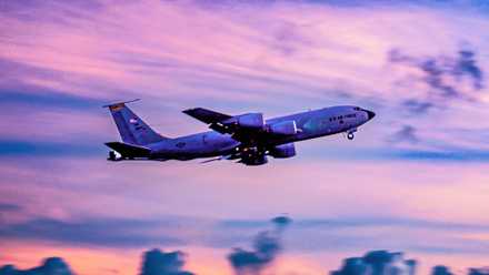 KC 135 Stratotanker flying