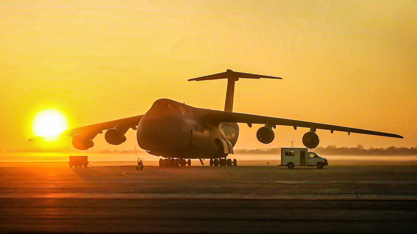 Military Giants Skip Winglets: Why C-5 Galaxy Relies On Wingspan Alone