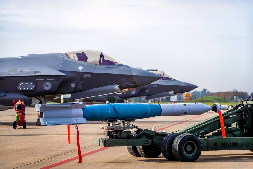 Netherlands F-35A weapons loading - AIM-120 and GBU-49 Enhanced Paveway II