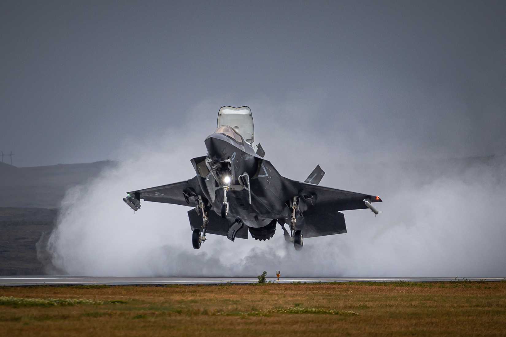 Royal Navy F-35B landing at RAF Cosby.