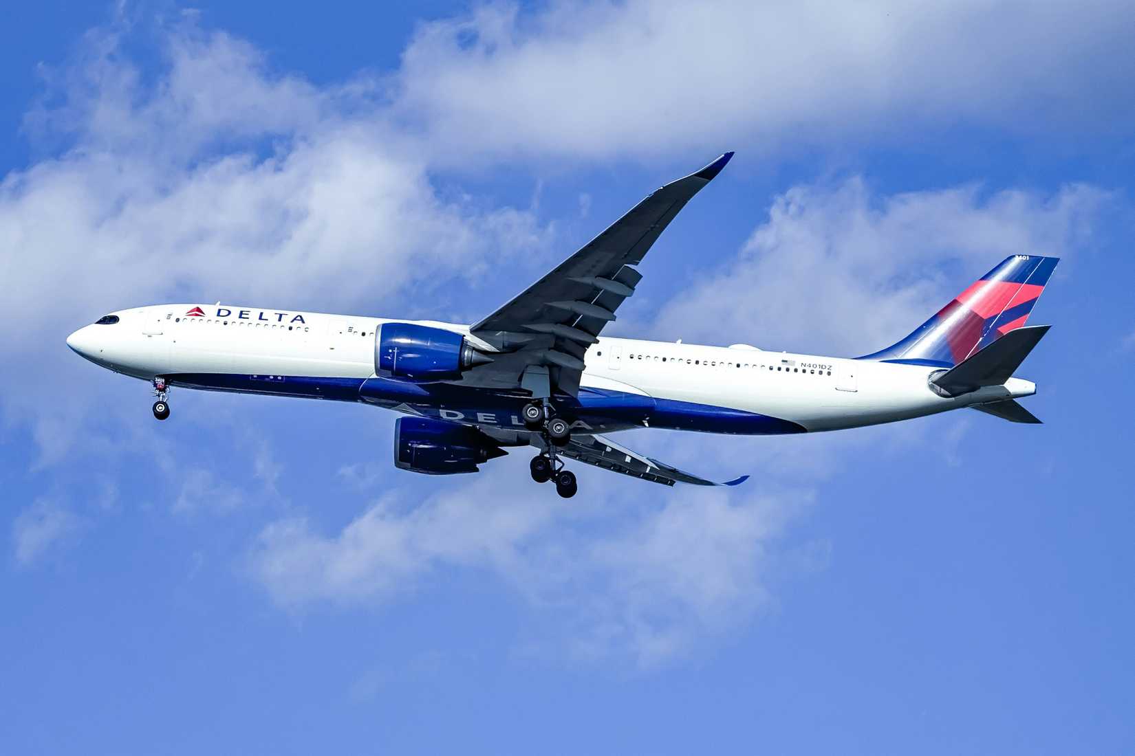 Delta A330-900 taking off