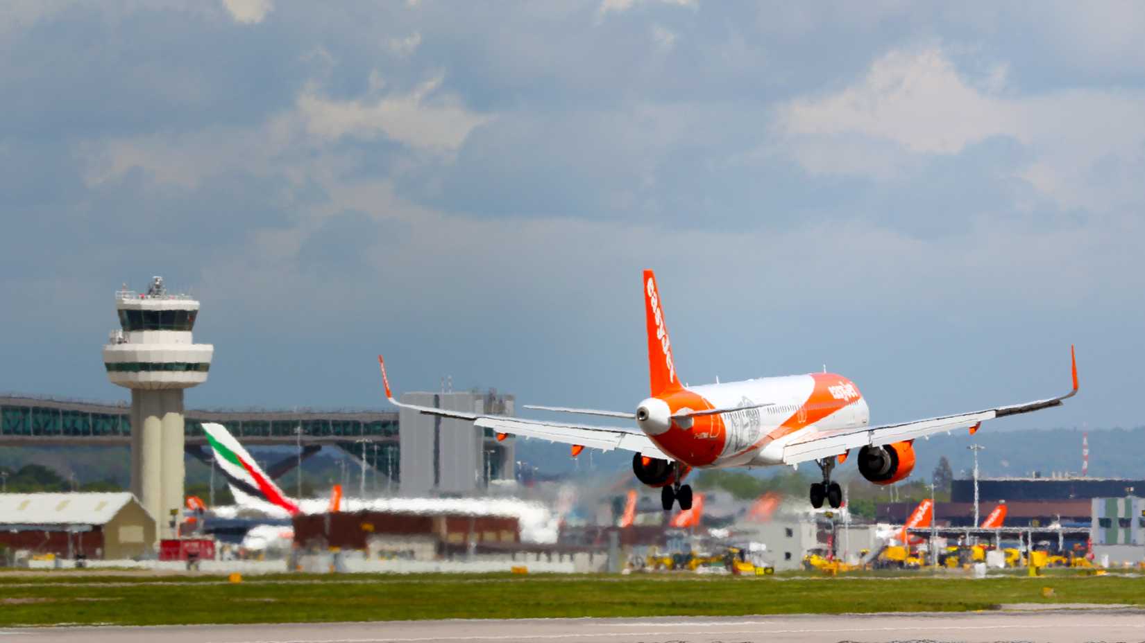 easyJet Airbus A321neo Landing At Gatwick
