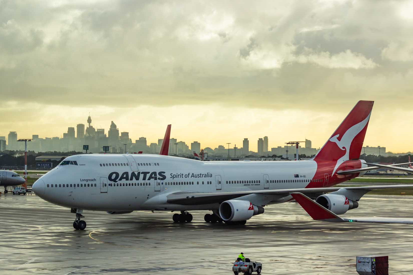 Qantas Boeing 747-400ER Taxiing