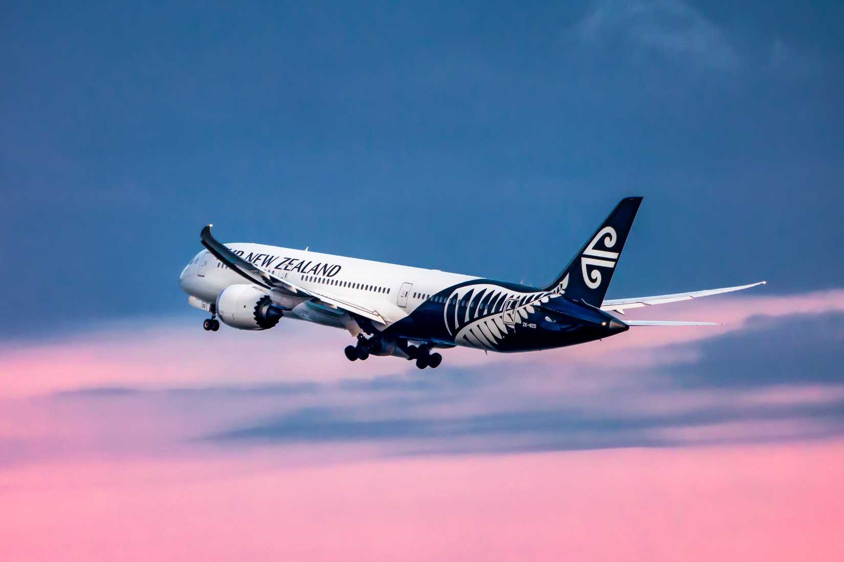 Air New Zealand 787-9 flying into the sunset