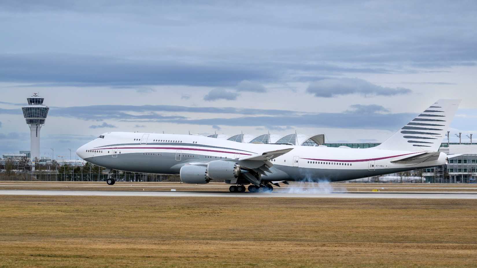 Qatar Amiri 747 Landing