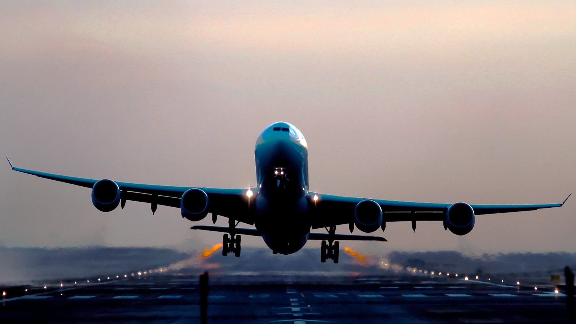 What Happens After Takeoff? Airline Pilot Reveals the 4 Key 