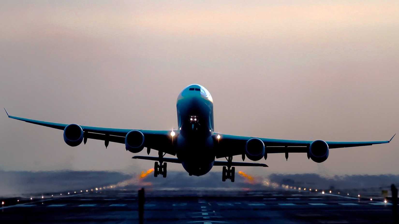 Airbus A340 Low Light Takeoff