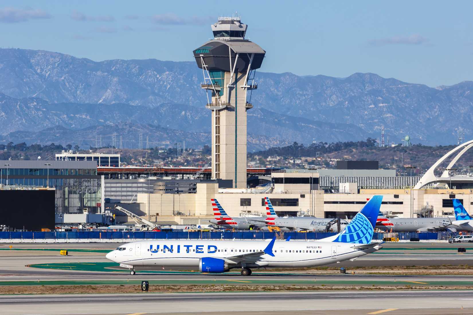United 737 MAX Taxiing