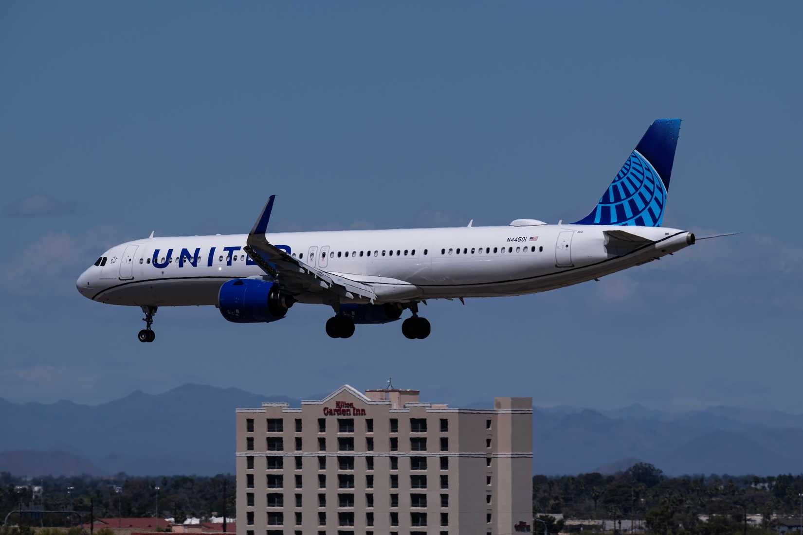 United Airlines Airbus A321neo On Approach