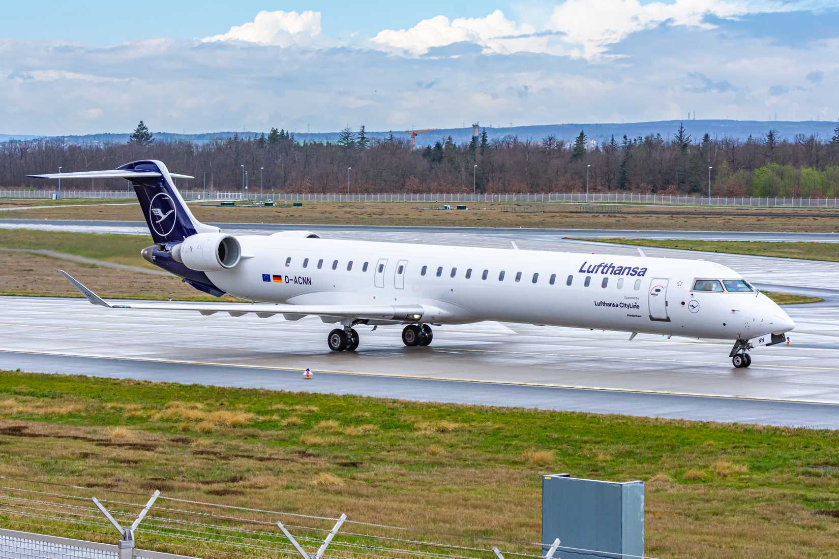 Lufthansa CRJ900 Taxiing