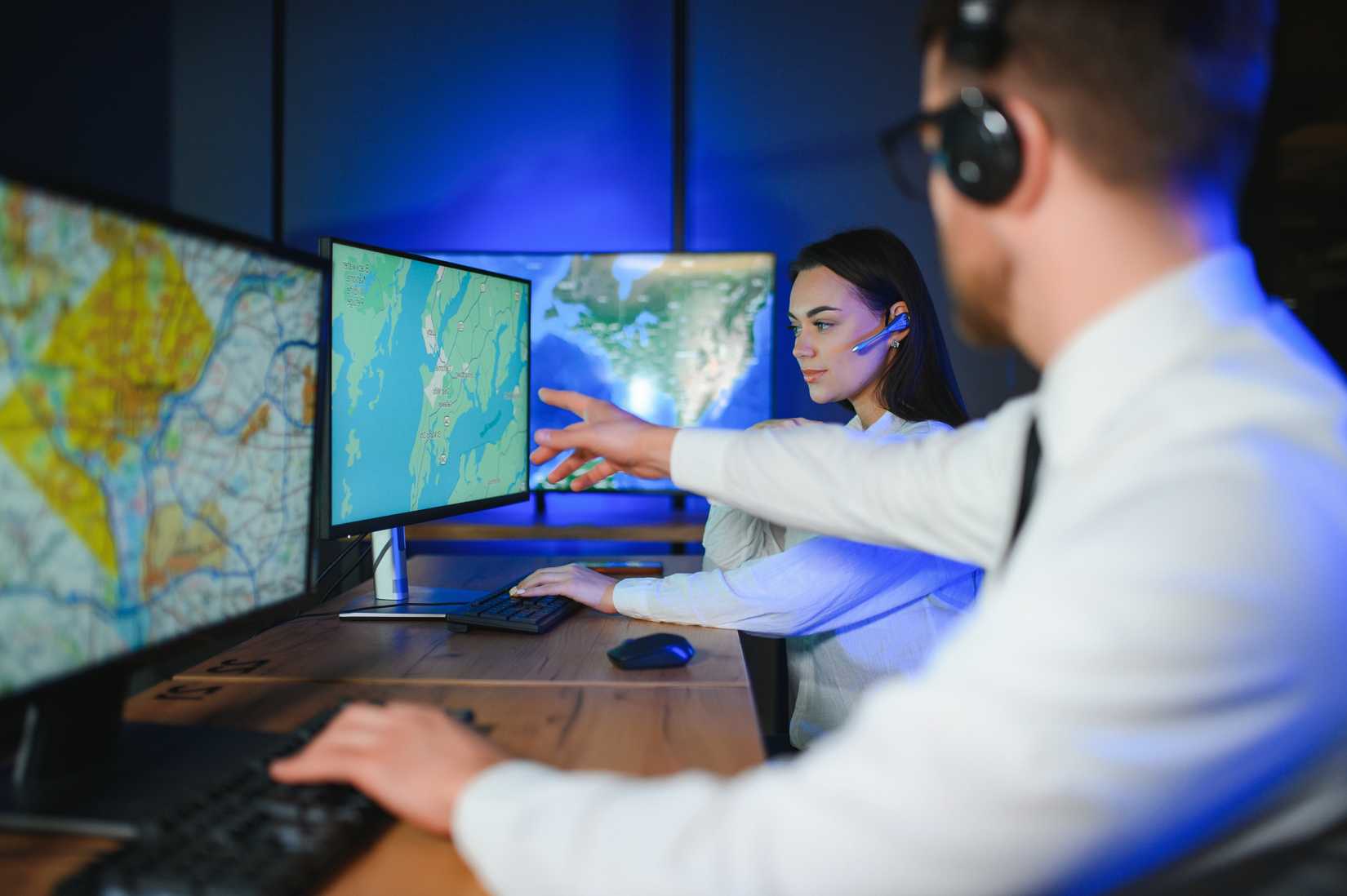 Aircraft Dispatchers: The Invisible Crew Members Keeping Your Flight On ...