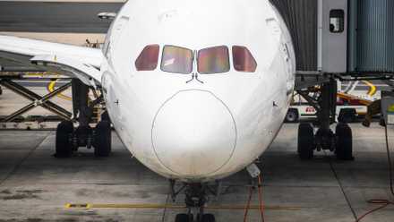 Boeing 787 at the gate