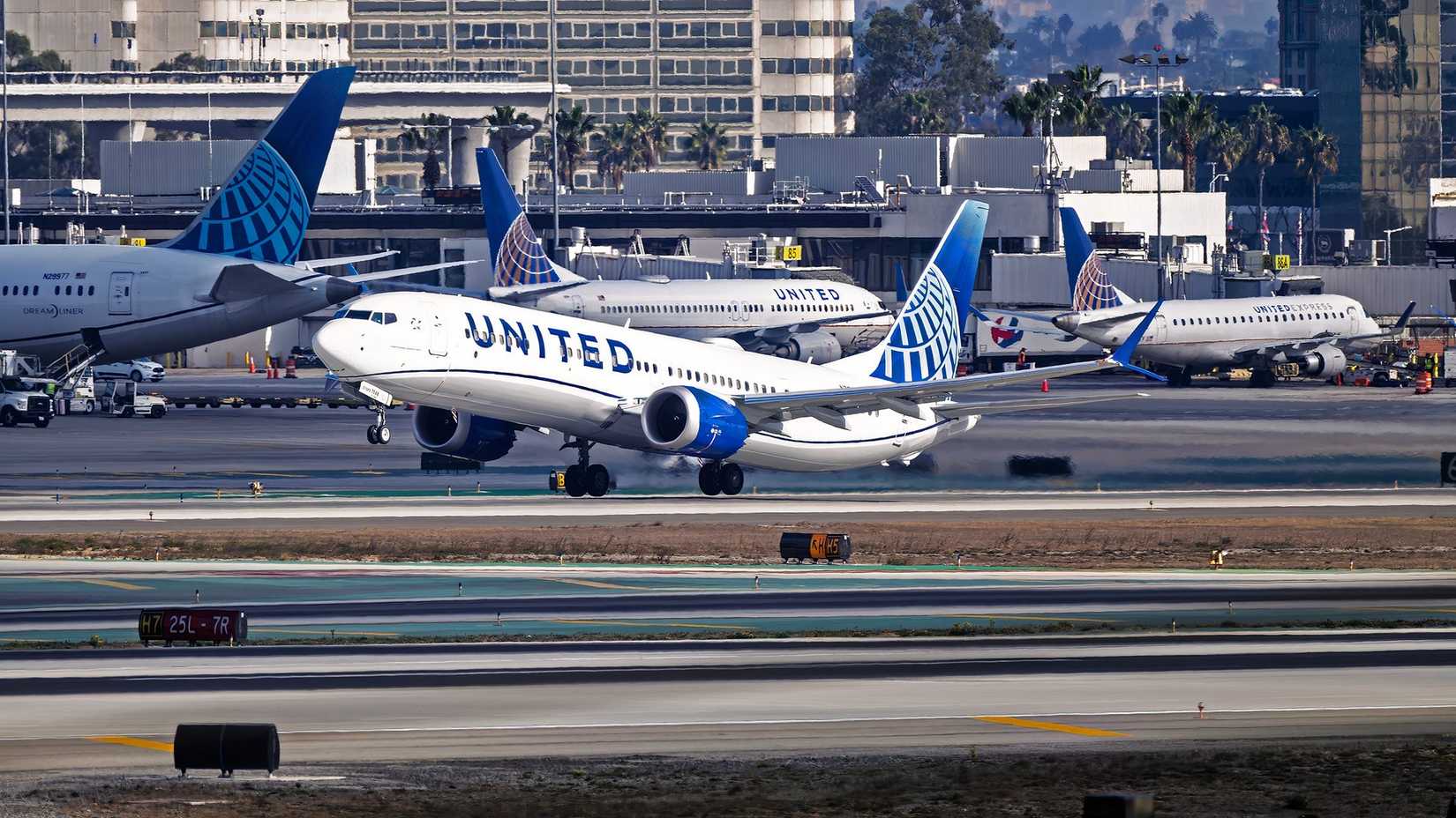 United Airlines Boeing 737 MAX taking off from LAX