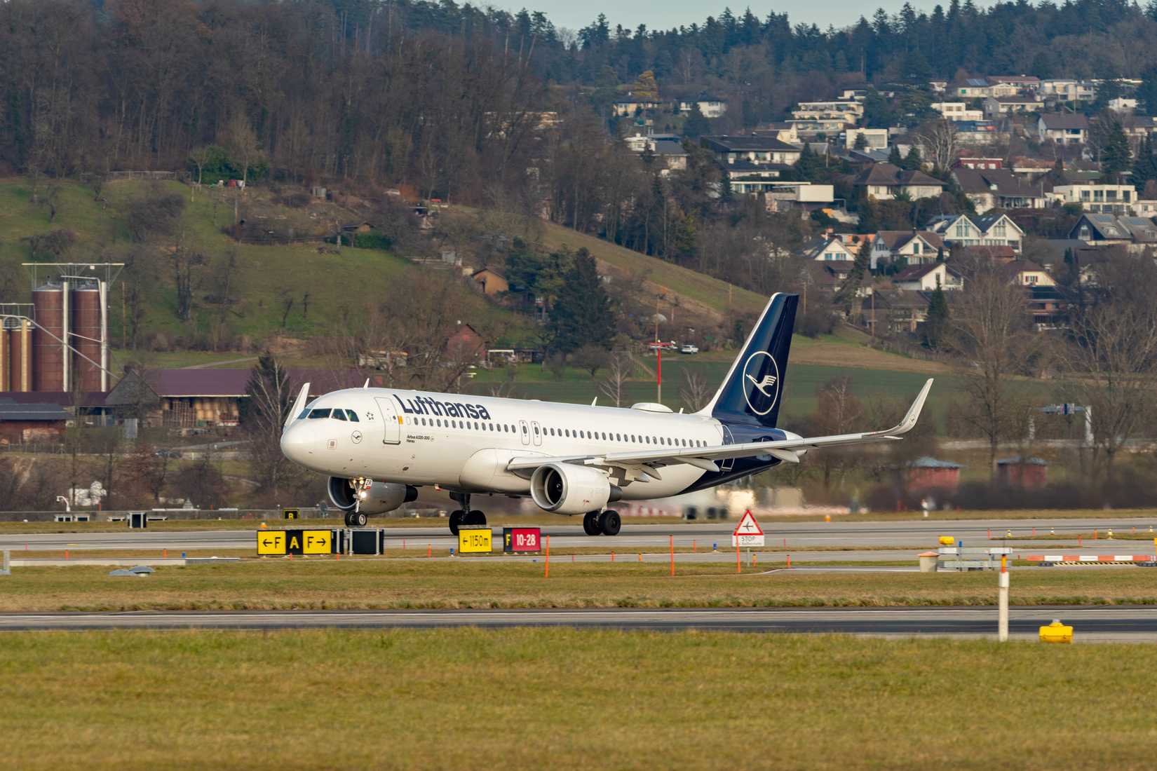 Lufthansa A320neo Landing