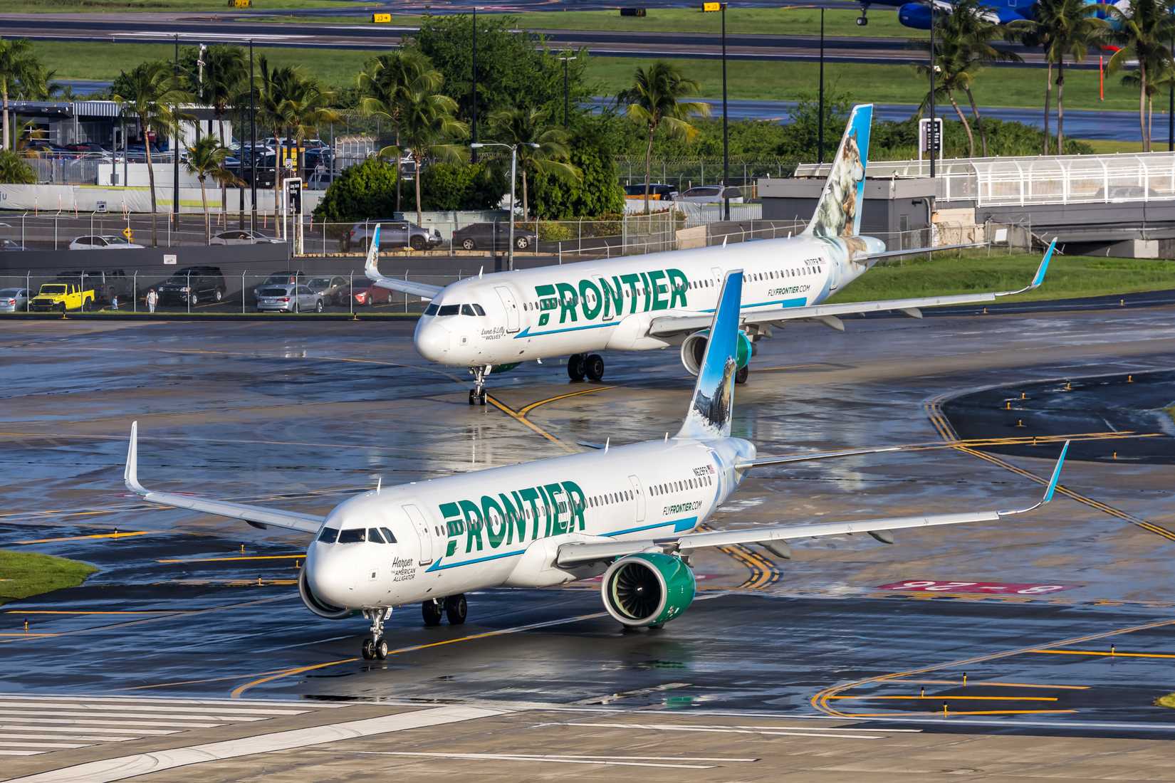 Frontier A321neos Taxiing