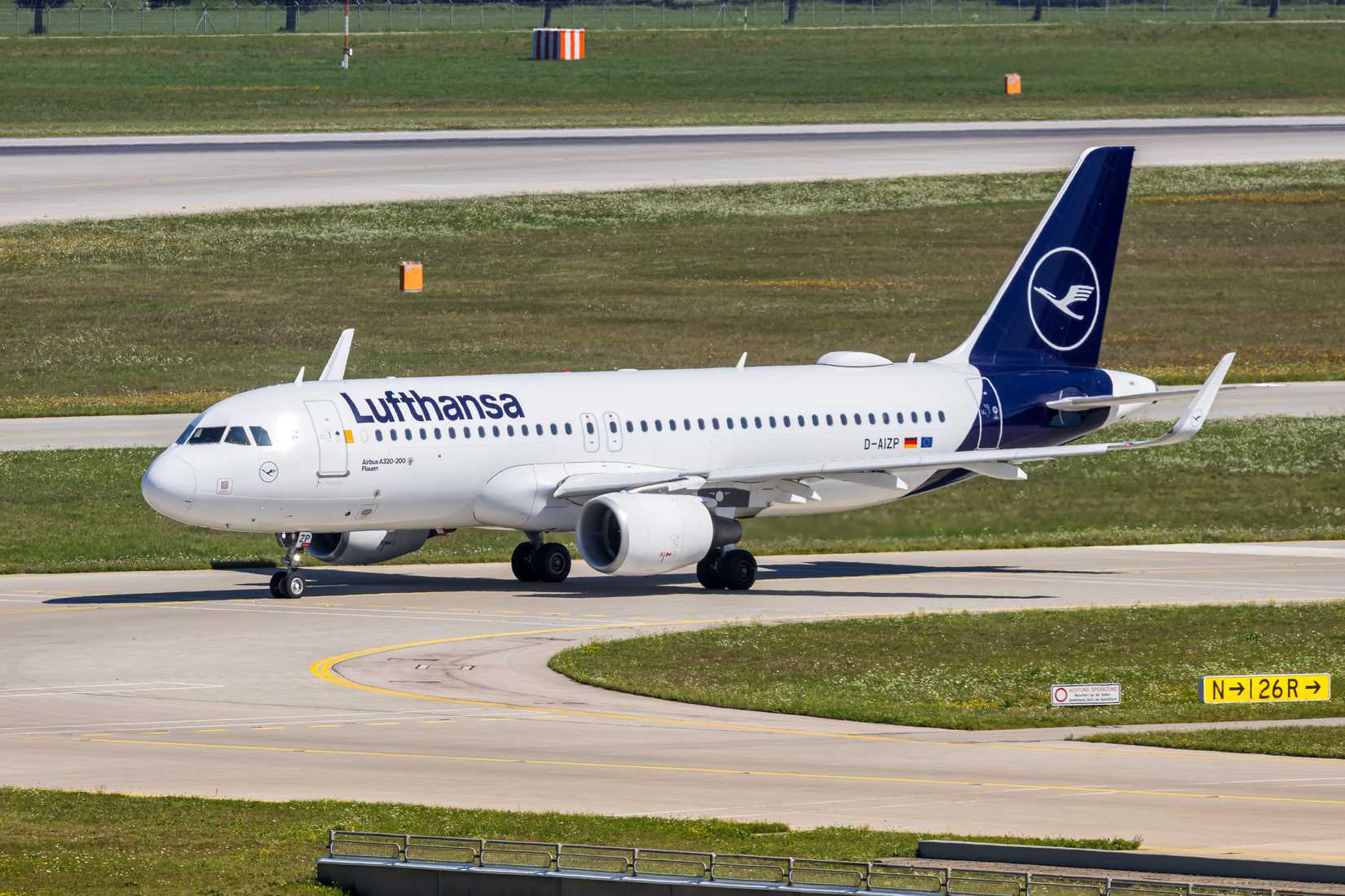 Lufthansa A320neo Taxiing