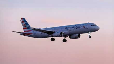 American Airlines Airbus A321 landing in Phoenix.