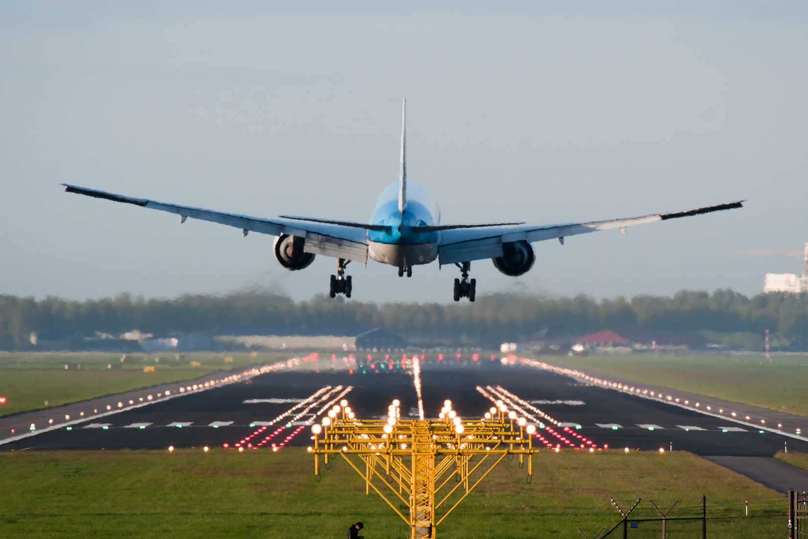 KLM Boeing 777 Landing