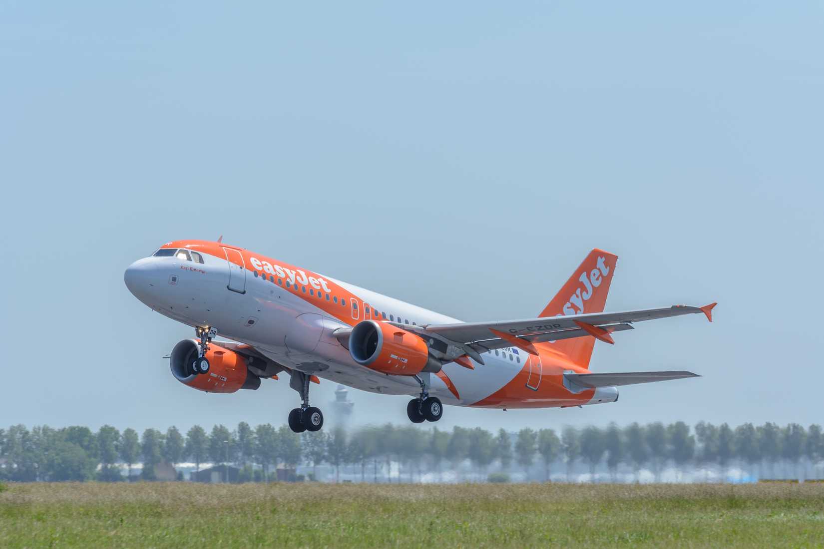 easyJet A319 Takeoff
