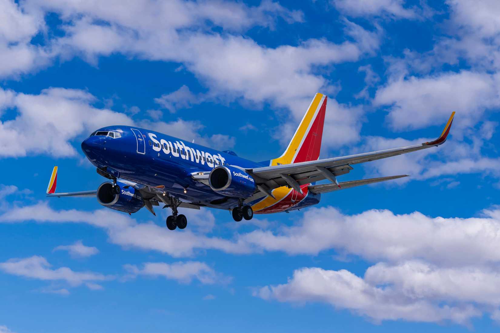 Southwest Airlines Boeing 737-700 N486WN arrival into Harry Reid Intl Airport.-1