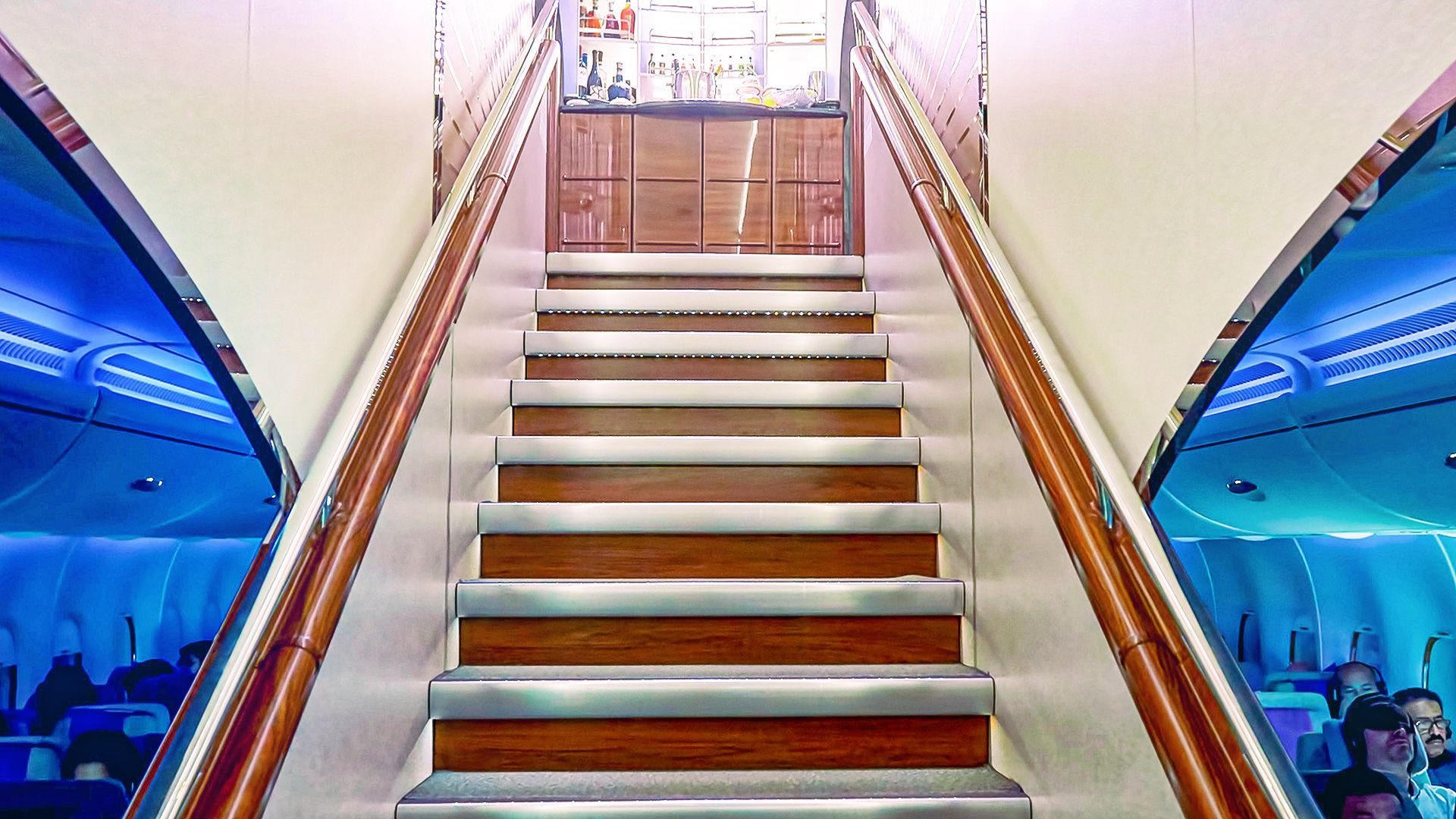 How The Airbus A380’s Staircase Differs From The Boeing 747’s