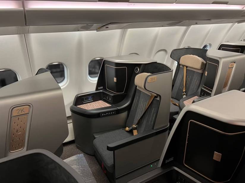 Starlux business class