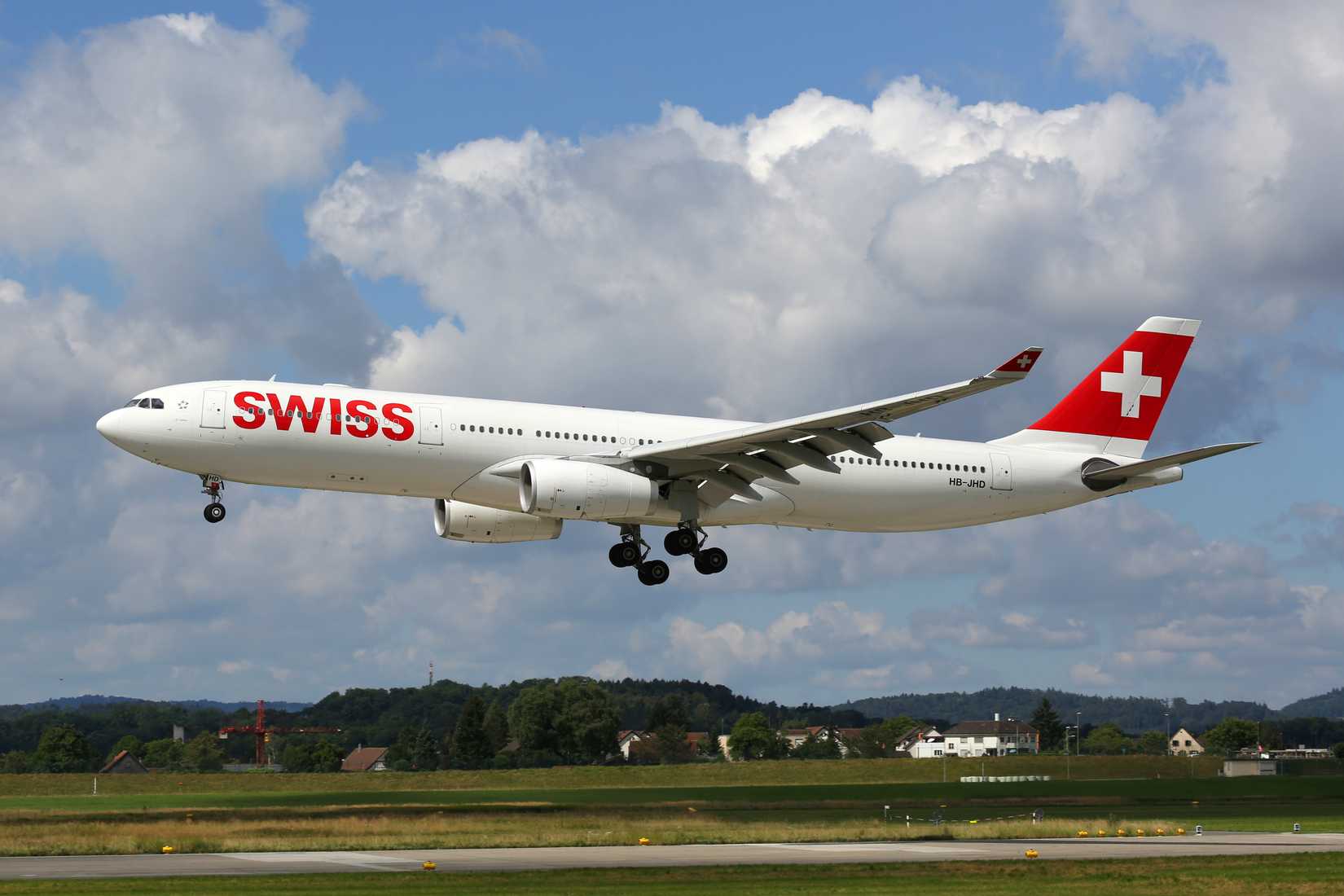 SWISS A330-300 coming in to land